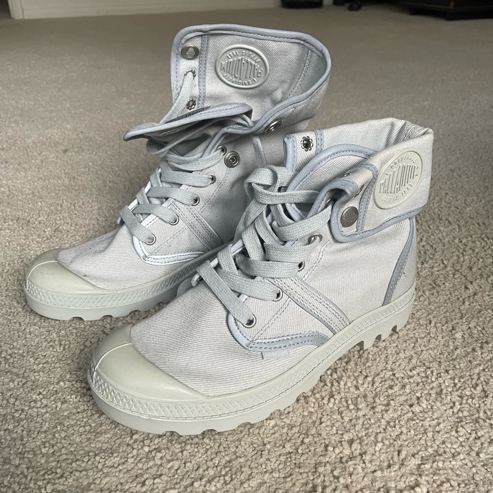 Grey/ white boots